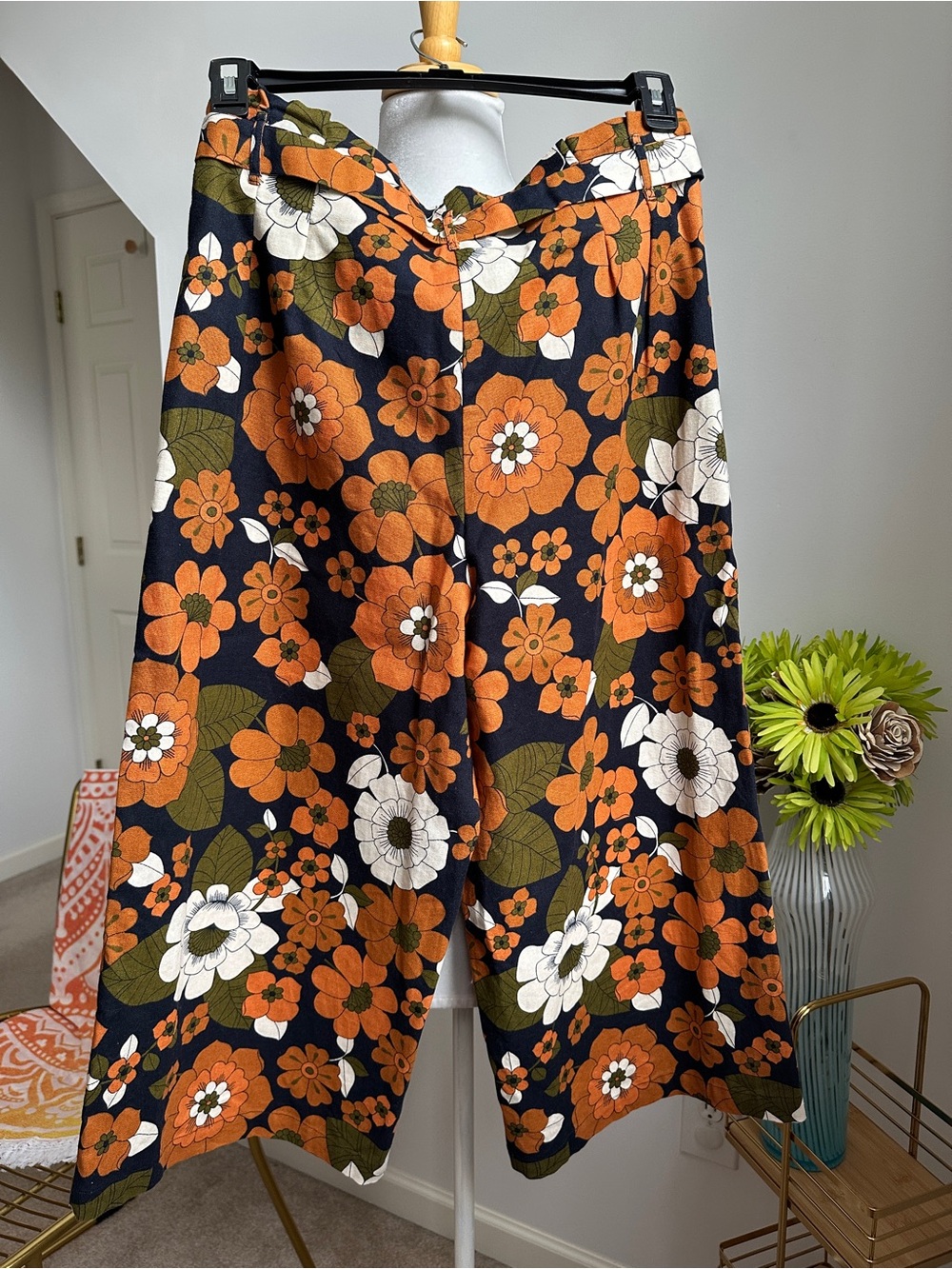 Princess Highway floral gorgeous pant ( read description about sizing) - Picture 2 of 10
